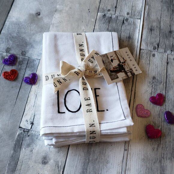 NWT - Love Embroidered Set of 4 Napkins Rae Dunn 18"x18" - Picture 3 of 4